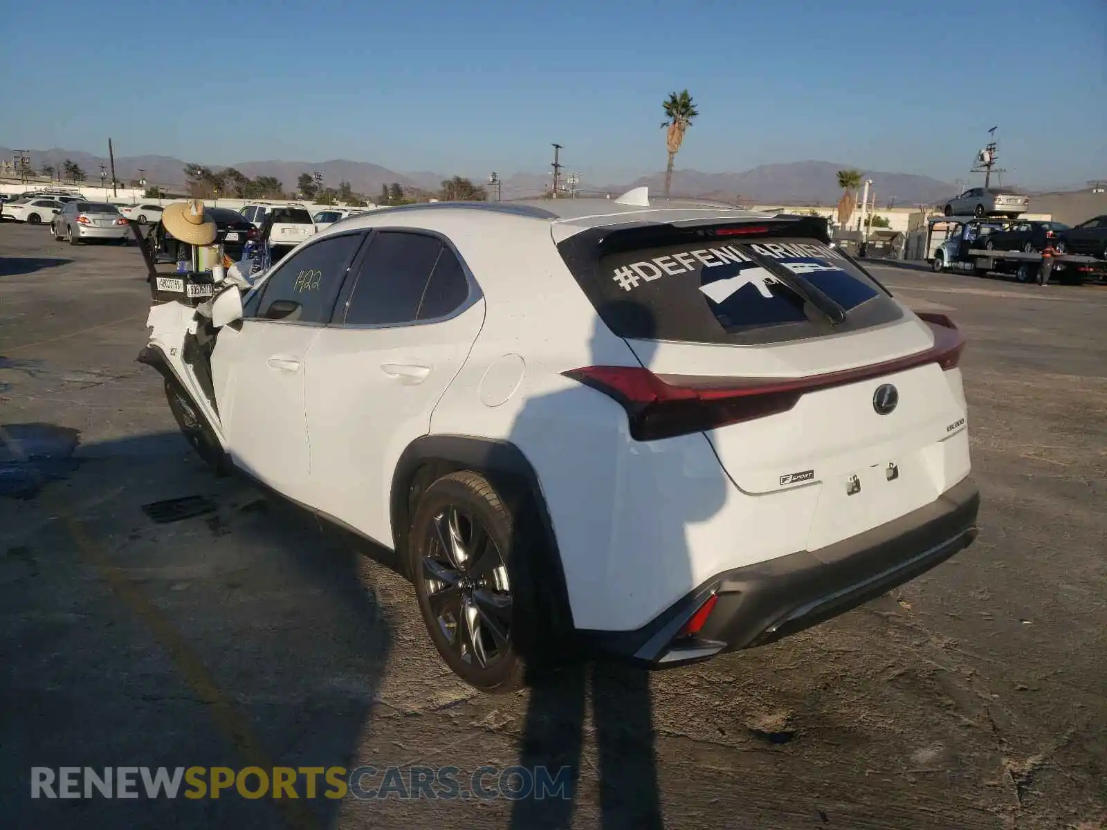 3 fotografías del automóvil dañado JTHE3JBH0L2029107 LEXUS UX 200 2020