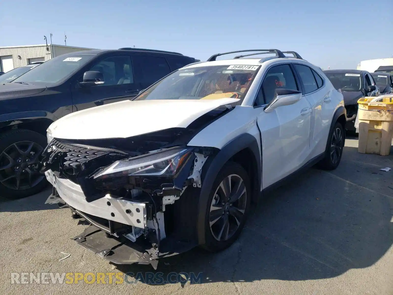 2 fotografías del automóvil dañado JTHP3JBHXL2022948 LEXUS UX 200 2020