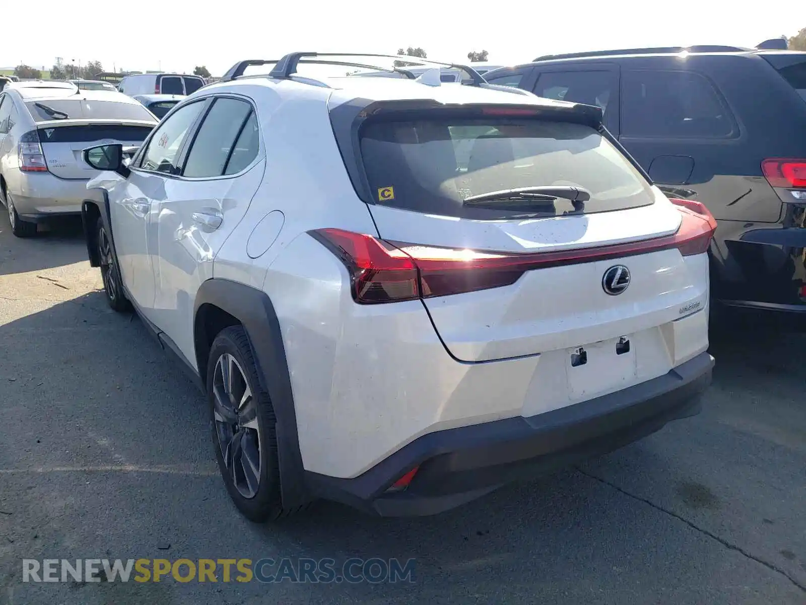 3 fotografías del automóvil dañado JTHP3JBHXL2022948 LEXUS UX 200 2020