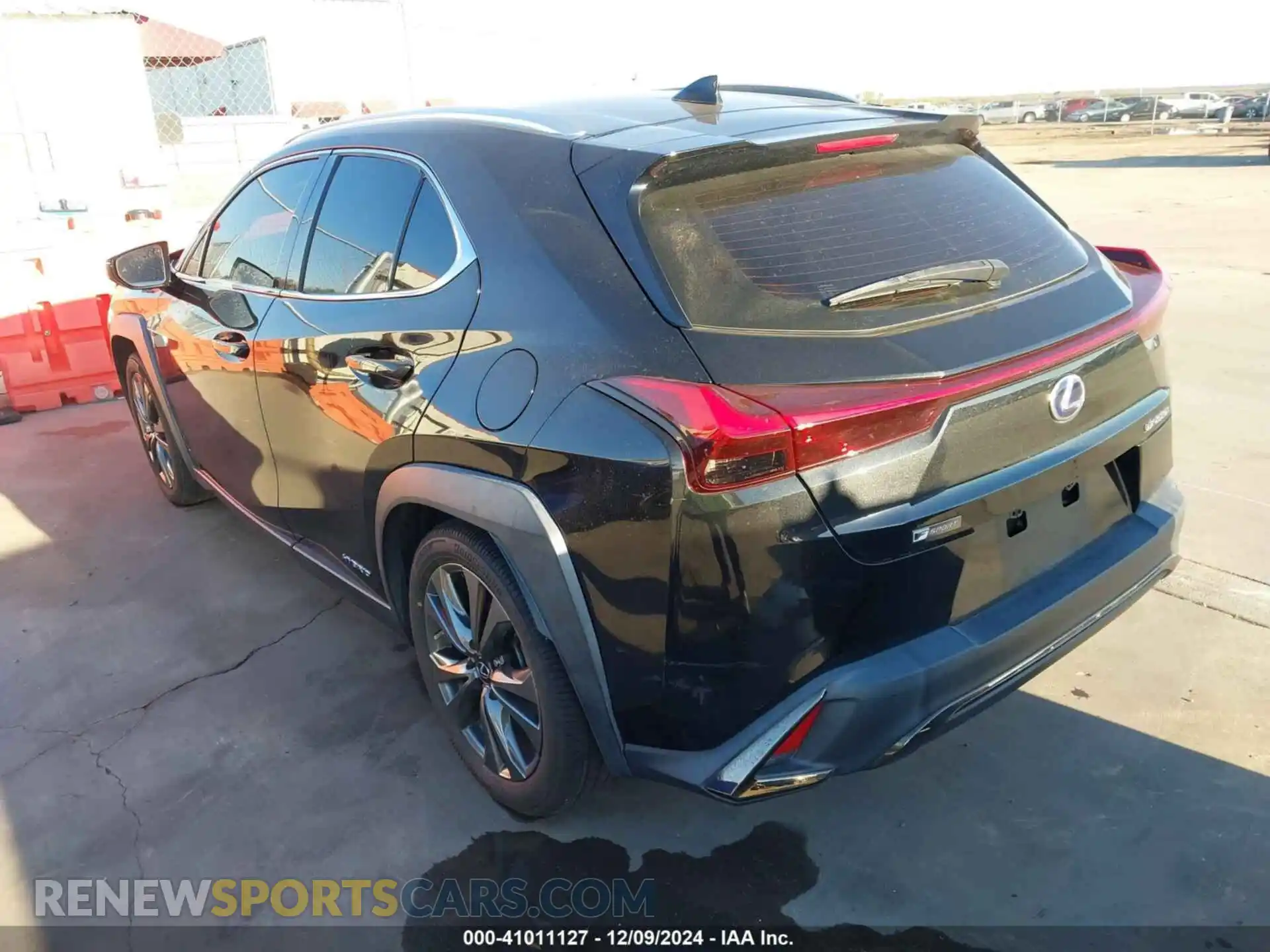 3 fotografías del automóvil dañado JTHU9JBH4K2010522 LEXUS UX 250H 2019