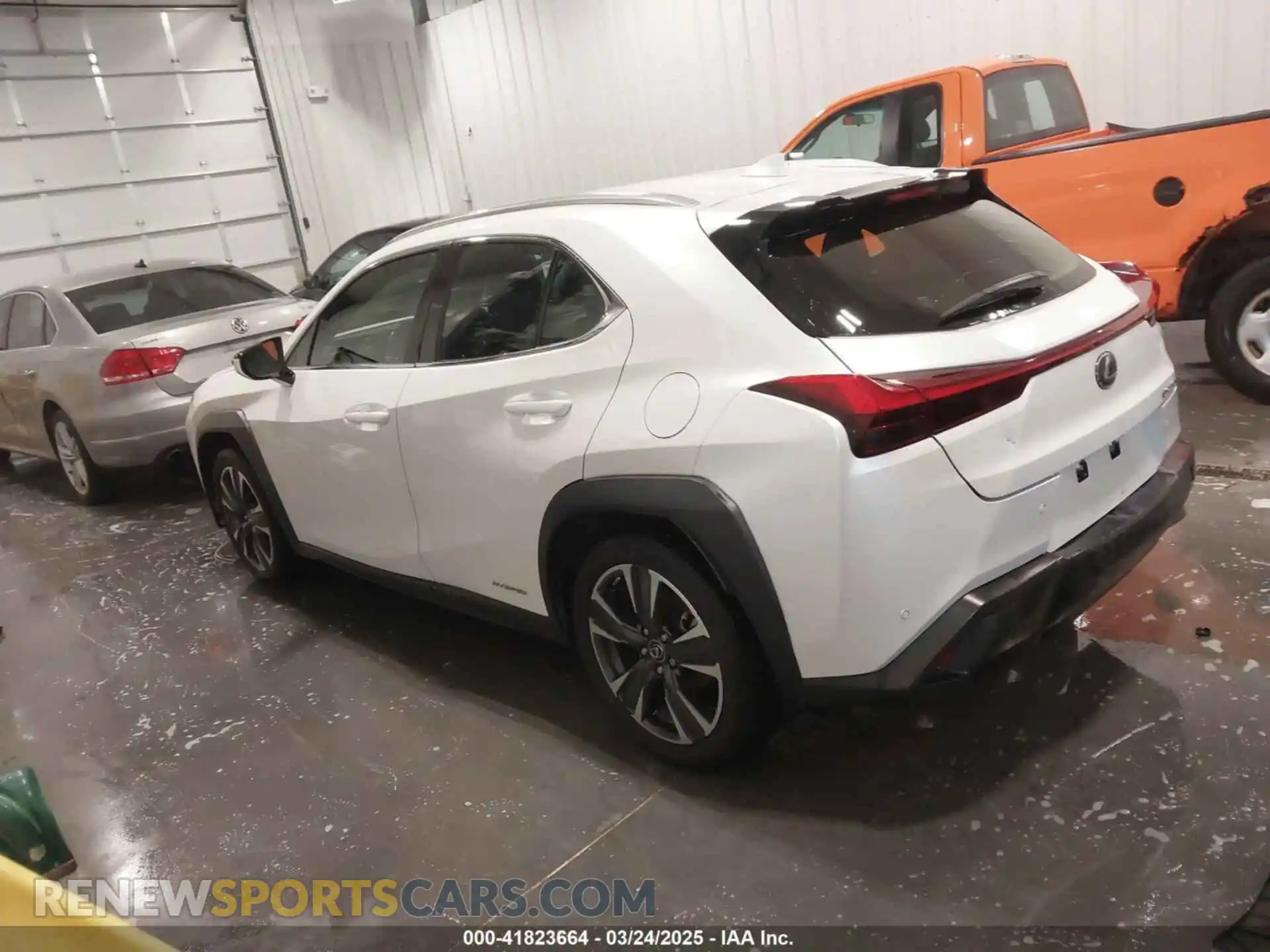 3 Фотография поврежденного автомобиля JTHP9JBH2L2025812 LEXUS UX 250H 2020
