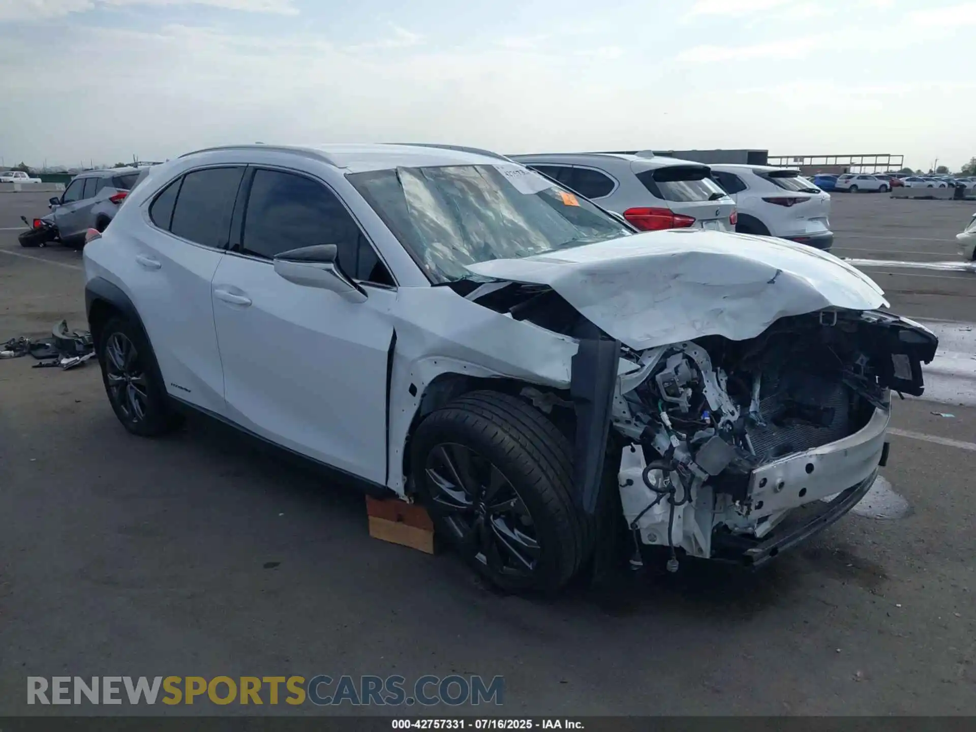1 Фотография поврежденного автомобиля JTHE9JBH4M2051255 LEXUS UX 250H 2021