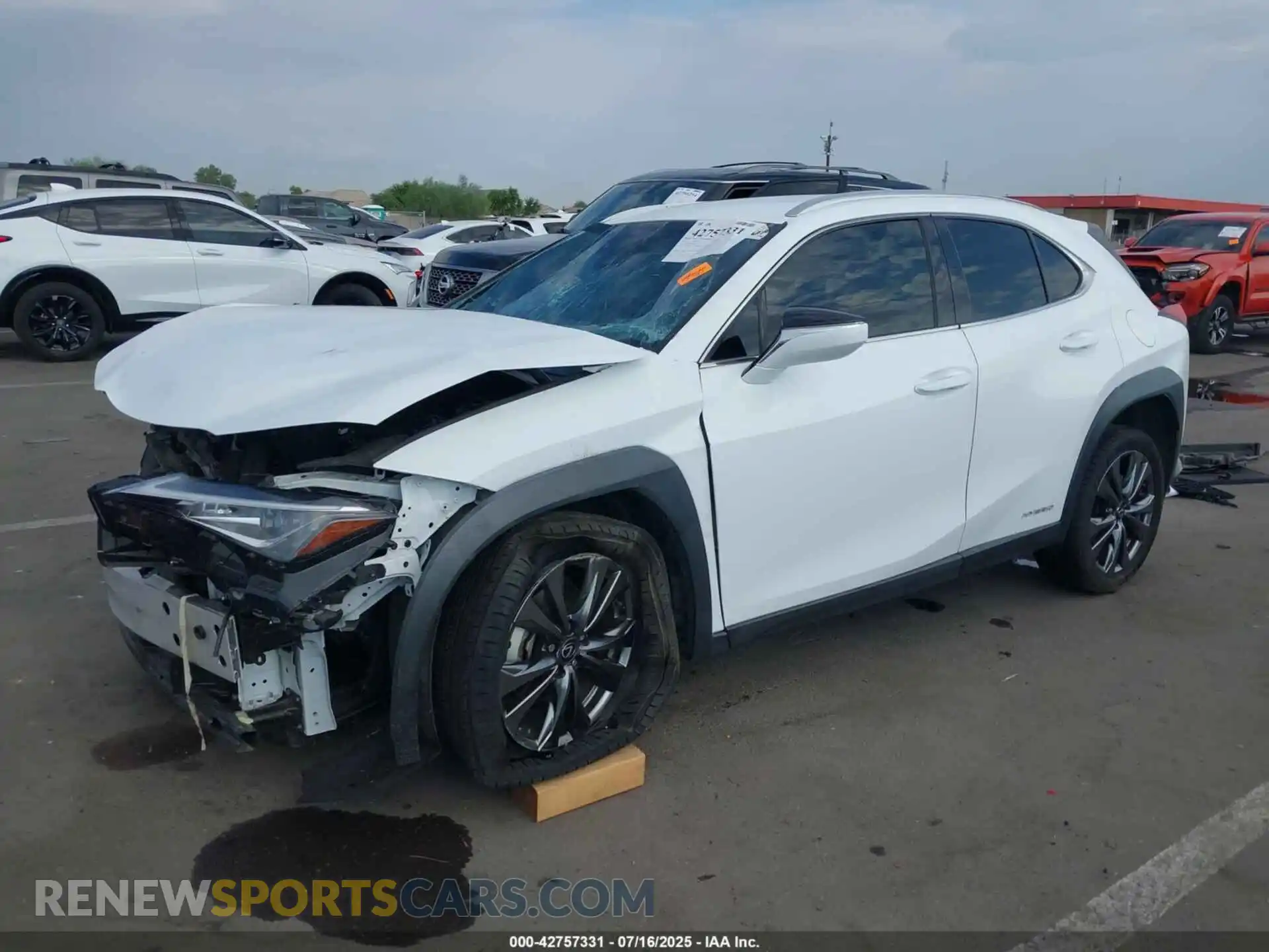 2 Фотография поврежденного автомобиля JTHE9JBH4M2051255 LEXUS UX 250H 2021