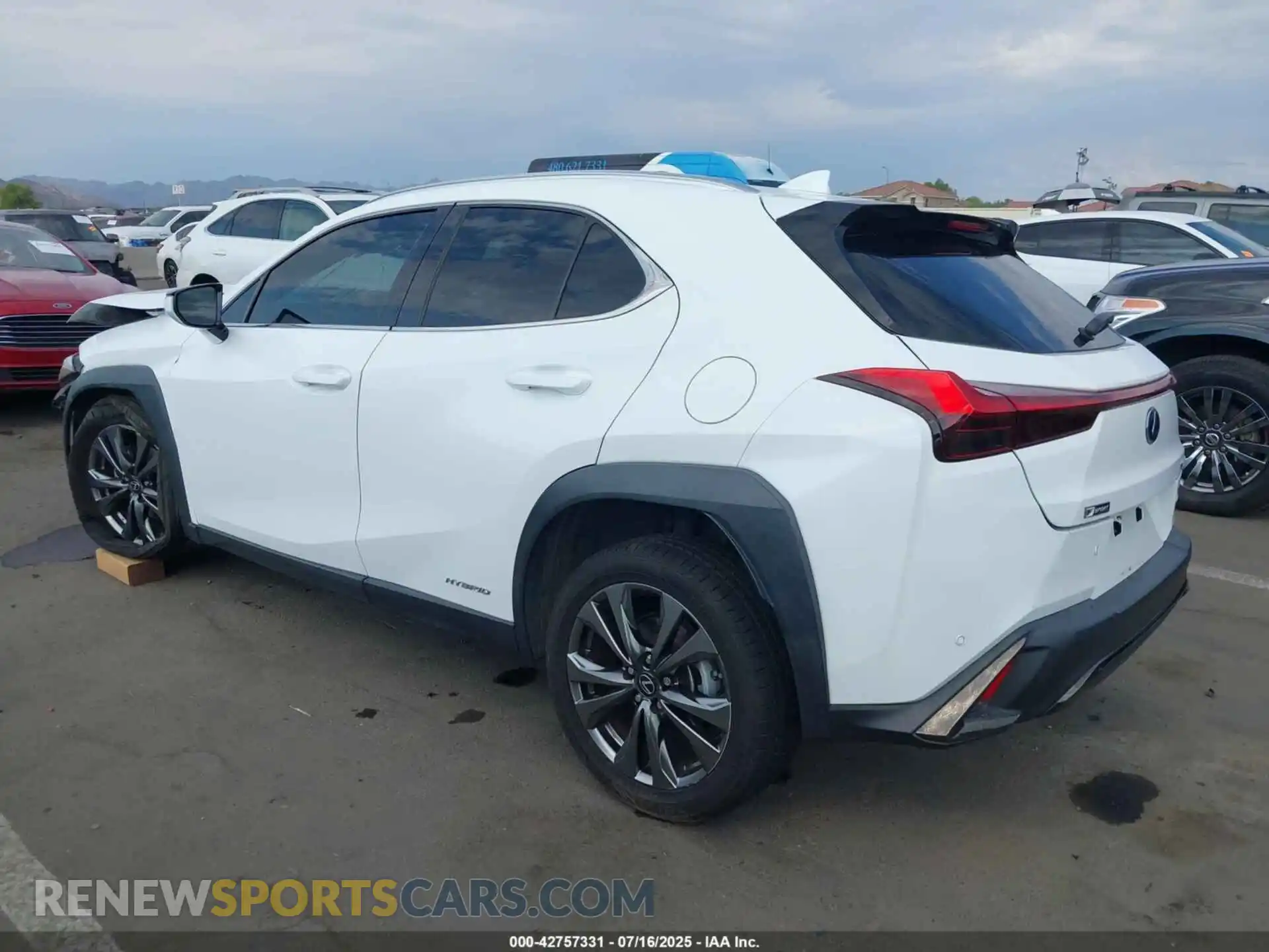3 Фотография поврежденного автомобиля JTHE9JBH4M2051255 LEXUS UX 250H 2021