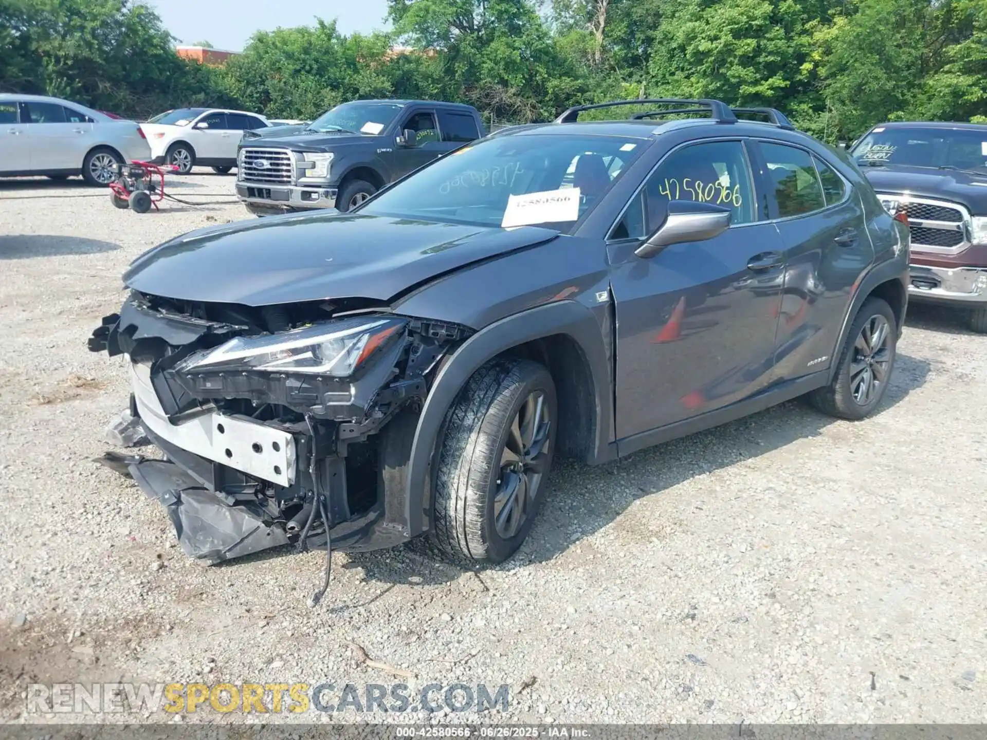 2 fotografías del automóvil dañado JTHE9JBHXM2045377 LEXUS UX 250H 2021