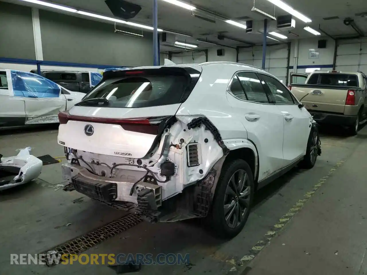 3 Фотография поврежденного автомобиля JTHR9JBH0M2045177 LEXUS UX 250H 2021