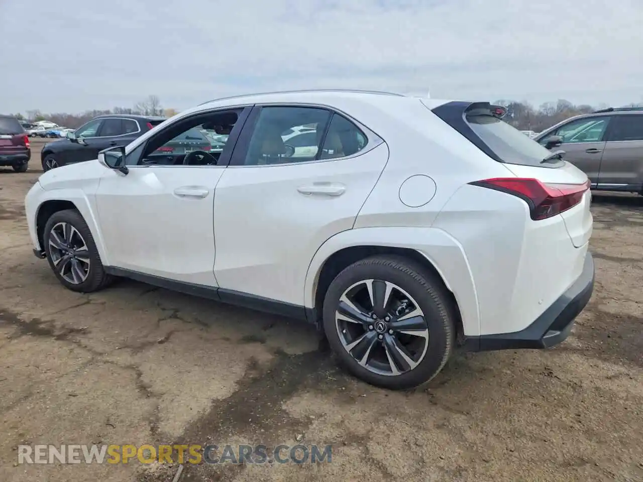 2 fotografías del automóvil dañado JTHP9JBH2R2074114 LEXUS UX 250H 2024