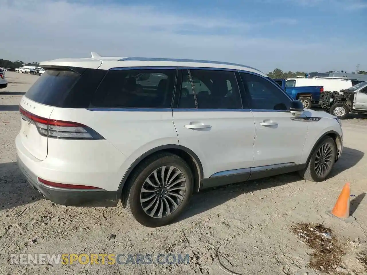 3 Photograph of a damaged car 5LM5J7WC1LGL27010 LINCOLN AVIATOR 2020