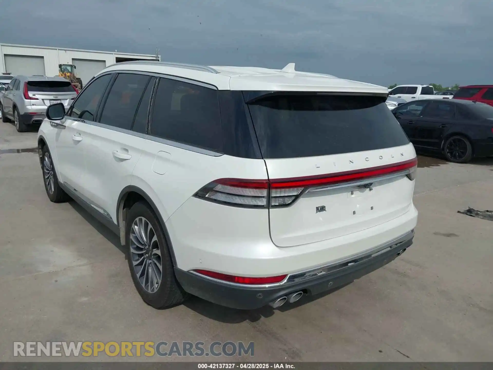 3 Photograph of a damaged car 5LM5J7WC1LGL28593 LINCOLN AVIATOR 2020