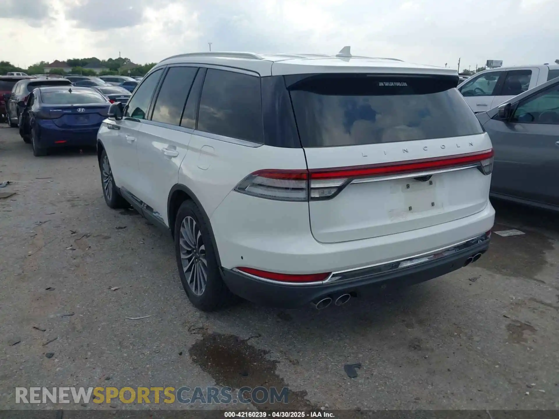 3 Photograph of a damaged car 5LM5J7WC8LGL36710 LINCOLN AVIATOR 2020