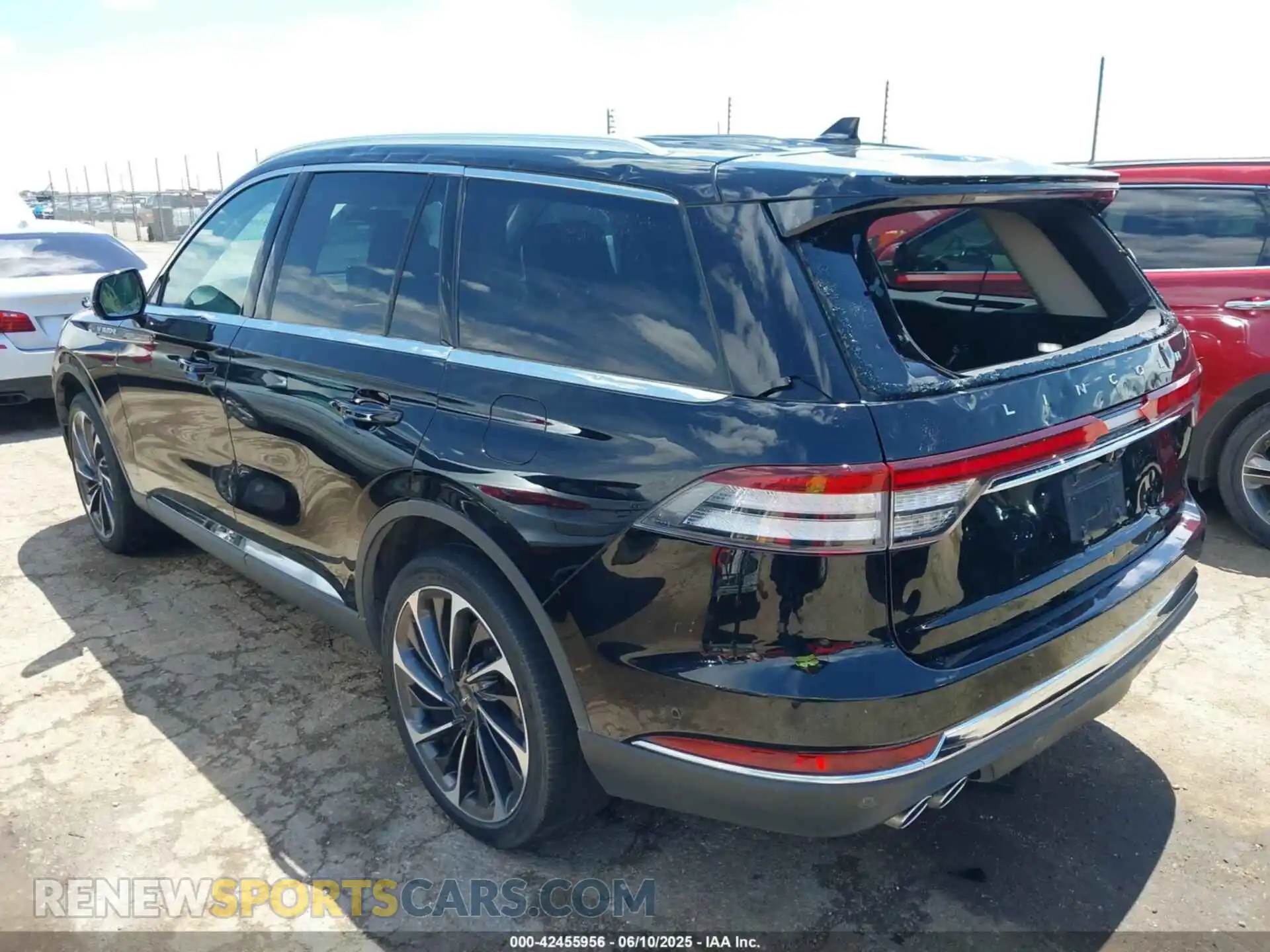 3 Photograph of a damaged car 5LM5J7XC0LGL00556 LINCOLN AVIATOR 2020