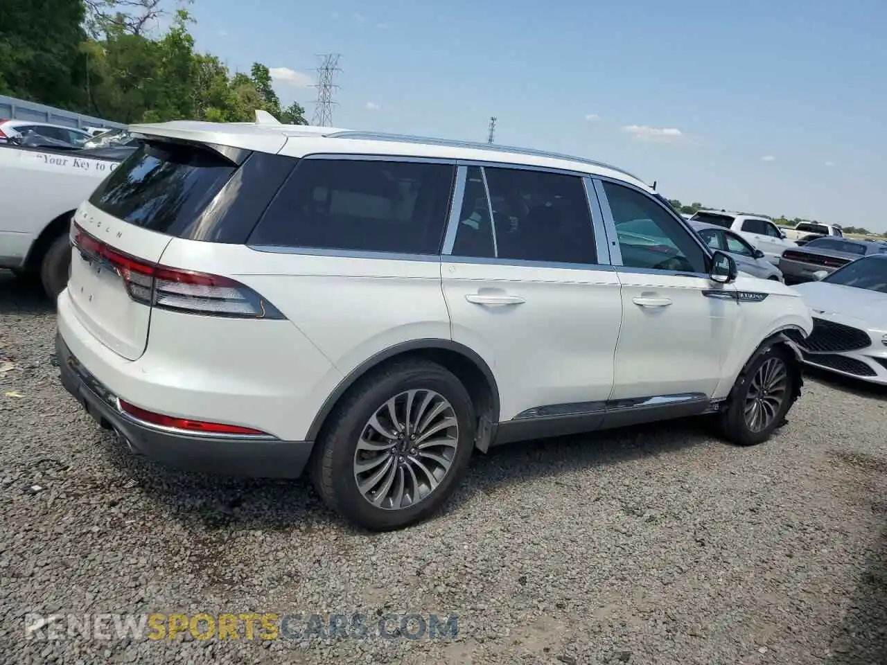 3 Photograph of a damaged car 5LM5J7XC2LGL16550 LINCOLN AVIATOR 2020