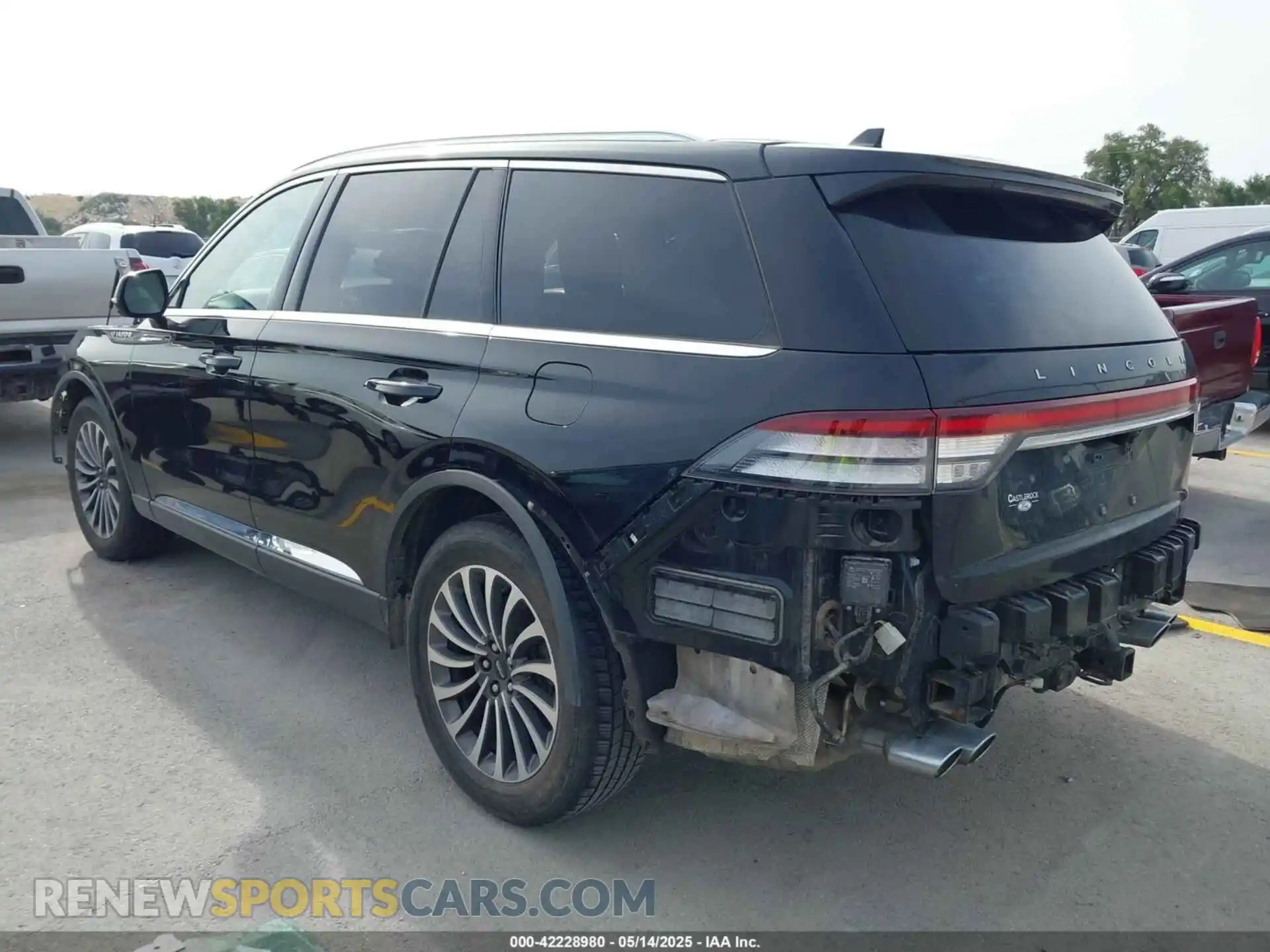 3 Photograph of a damaged car 5LM5J7XC4LGL28361 LINCOLN AVIATOR 2020