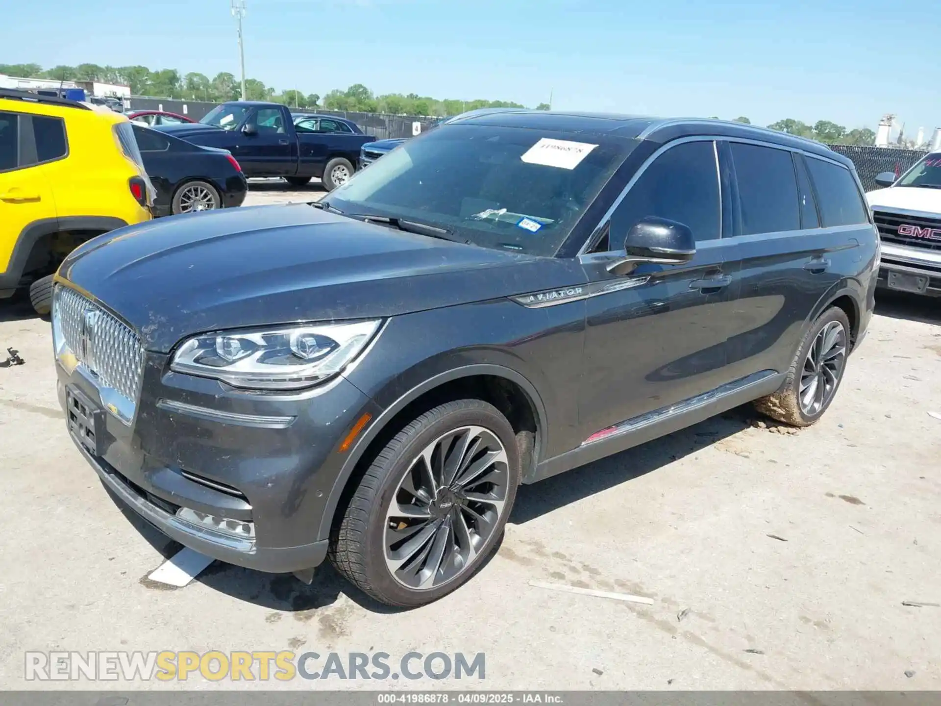 2 Photograph of a damaged car 5LM5J7XC4LGL28568 LINCOLN AVIATOR 2020
