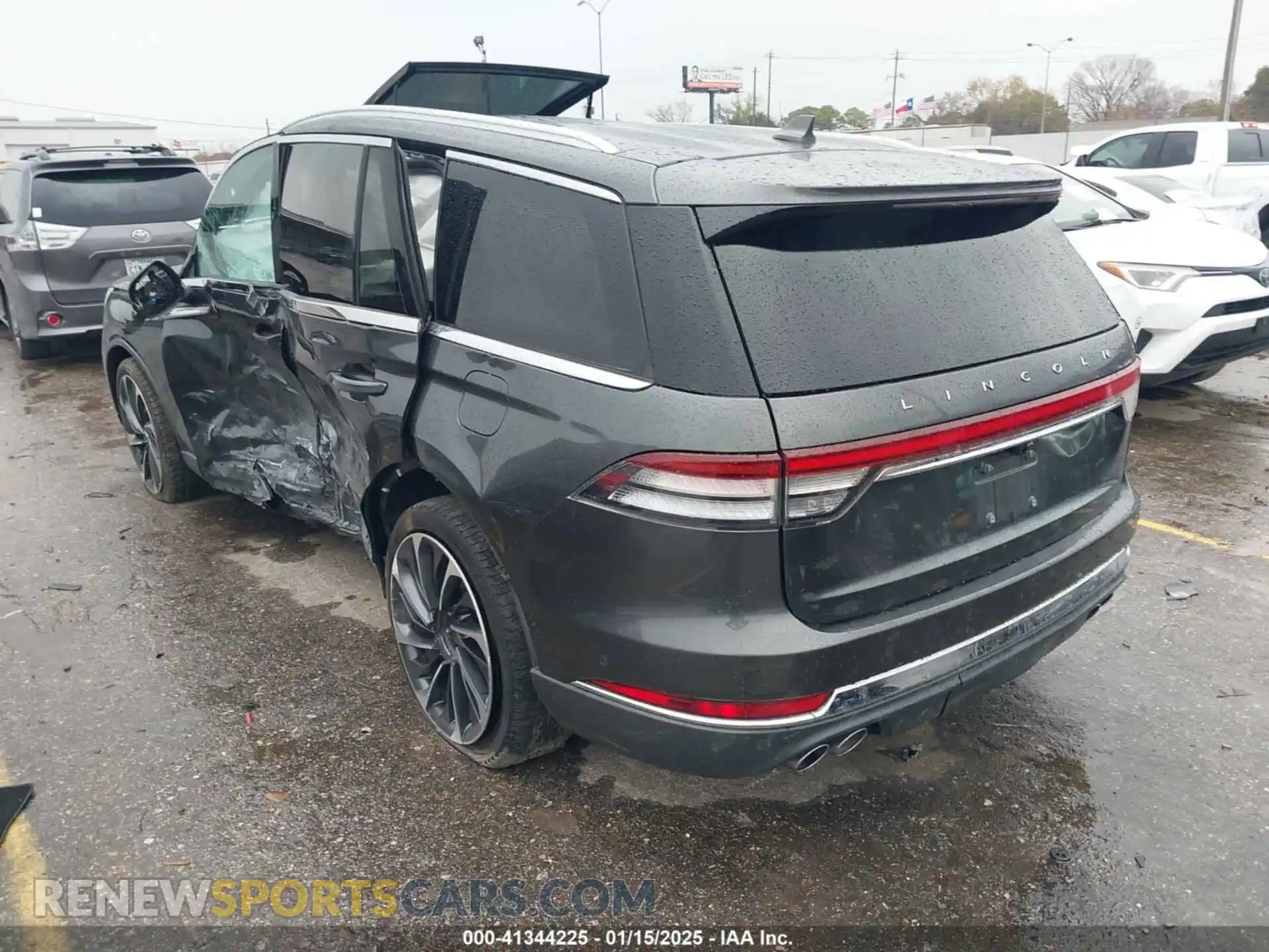 3 Photograph of a damaged car 5LM5J7XC4LGL32832 LINCOLN AVIATOR 2020