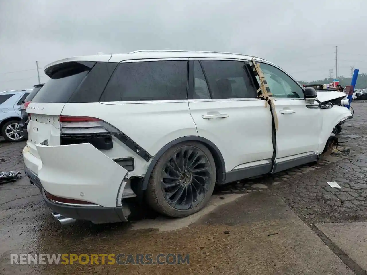 3 Photograph of a damaged car 5LM5J7XC6LGL29401 LINCOLN AVIATOR 2020