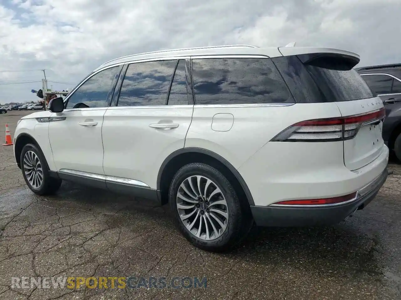 2 Photograph of a damaged car 5LM5J7XC9LGL04234 LINCOLN AVIATOR 2020
