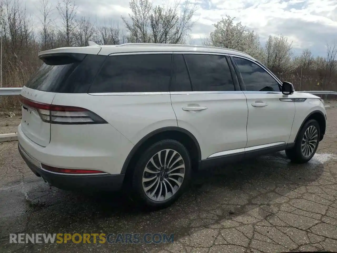 3 Photograph of a damaged car 5LM5J7XC9LGL04234 LINCOLN AVIATOR 2020