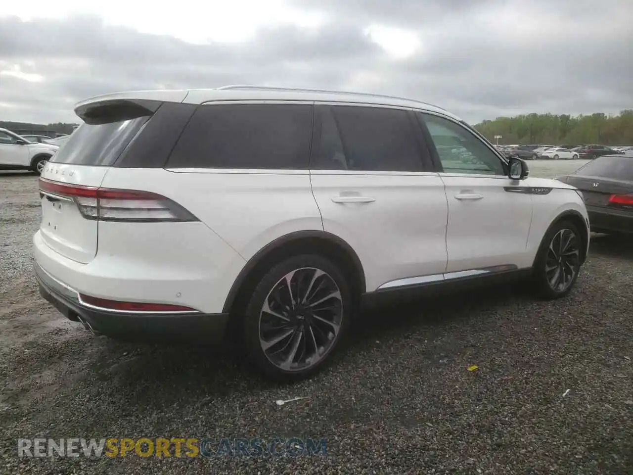 3 Photograph of a damaged car 5LM5J7XC9LGL26489 LINCOLN AVIATOR 2020