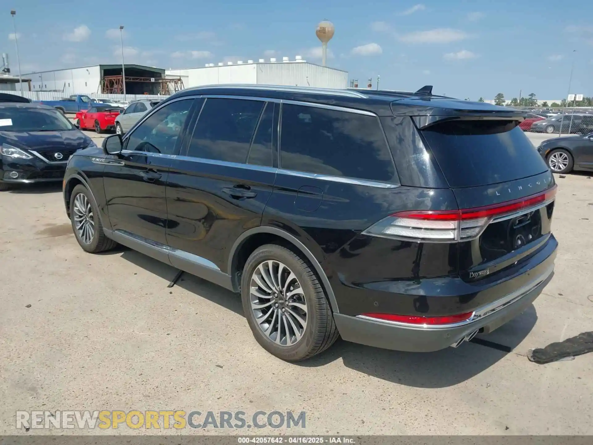 3 Photograph of a damaged car 5LM5J7XC9LGL28467 LINCOLN AVIATOR 2020