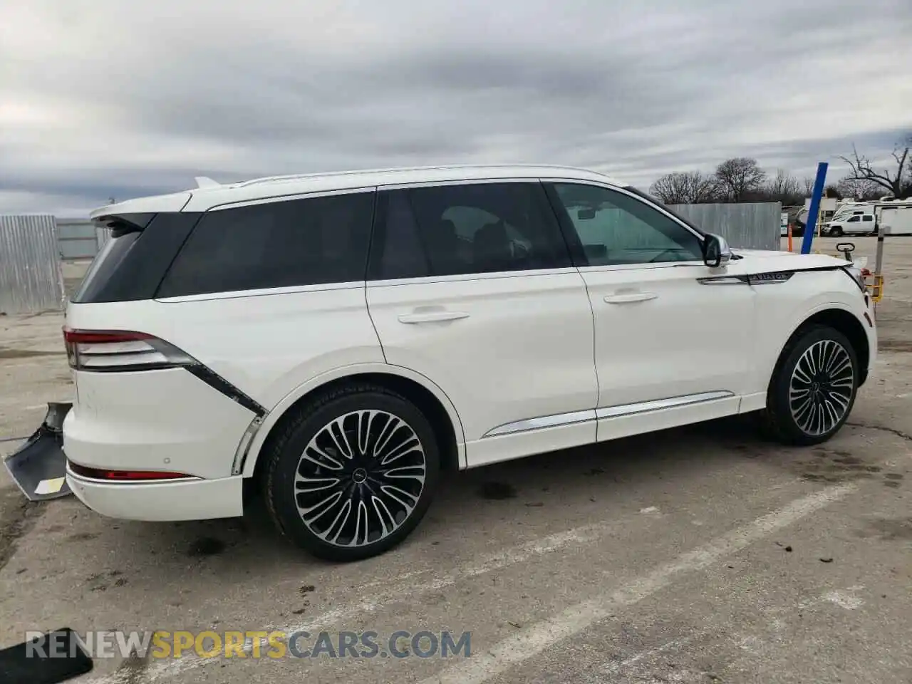 3 Photograph of a damaged car 5LM5J9XC3LGL30193 LINCOLN AVIATOR 2020