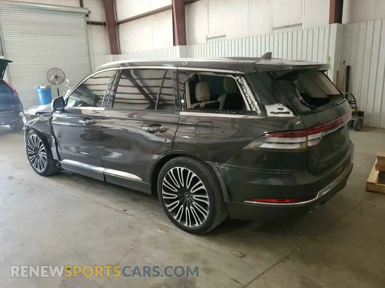 2 Photograph of a damaged car 5LM5J9XC6LGL19818 LINCOLN AVIATOR 2020