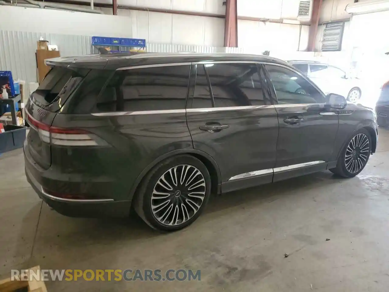 3 Photograph of a damaged car 5LM5J9XC6LGL19818 LINCOLN AVIATOR 2020