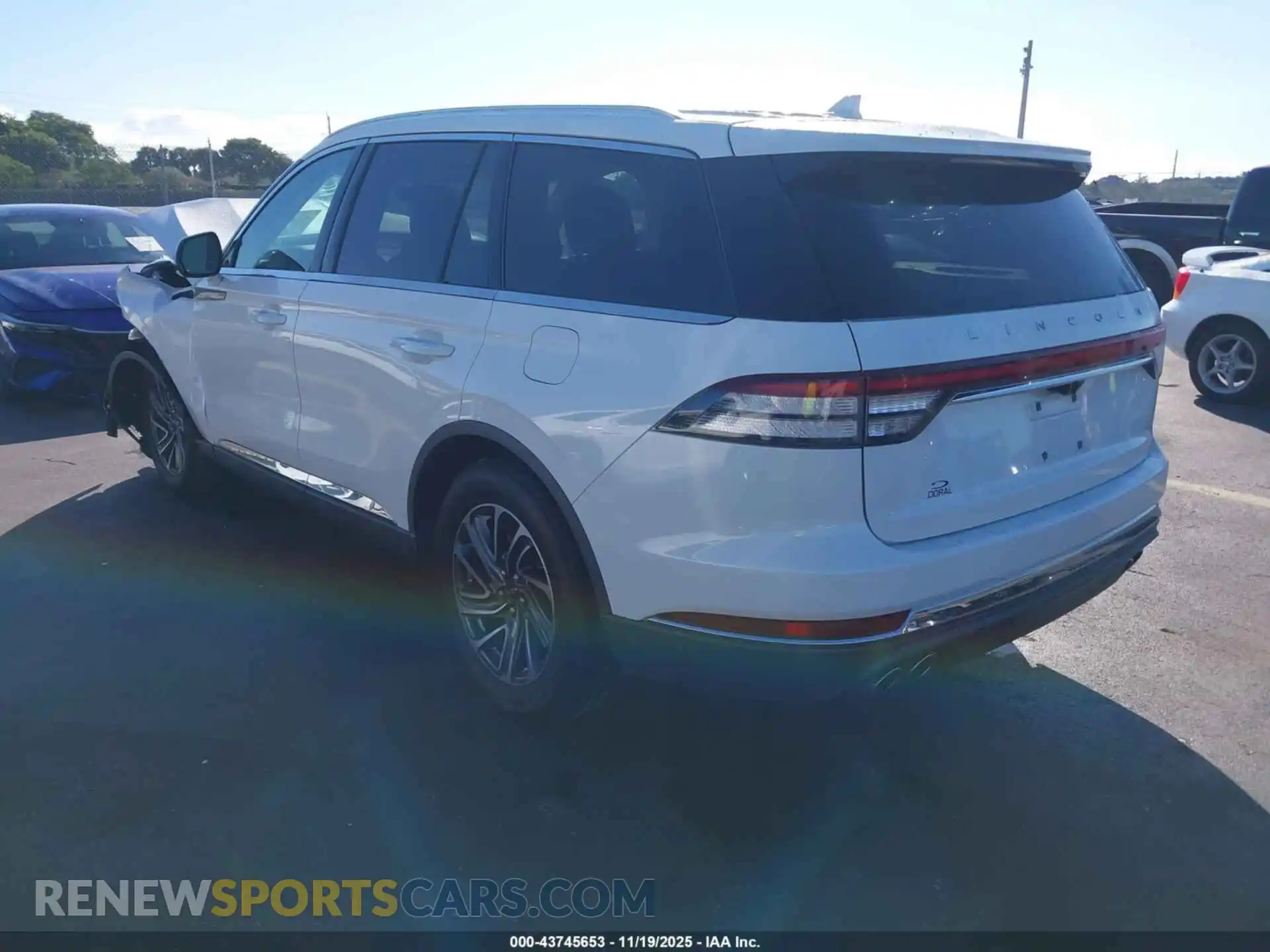 3 Photograph of a damaged car 5LM5J6WC6MGL06780 LINCOLN AVIATOR 2021