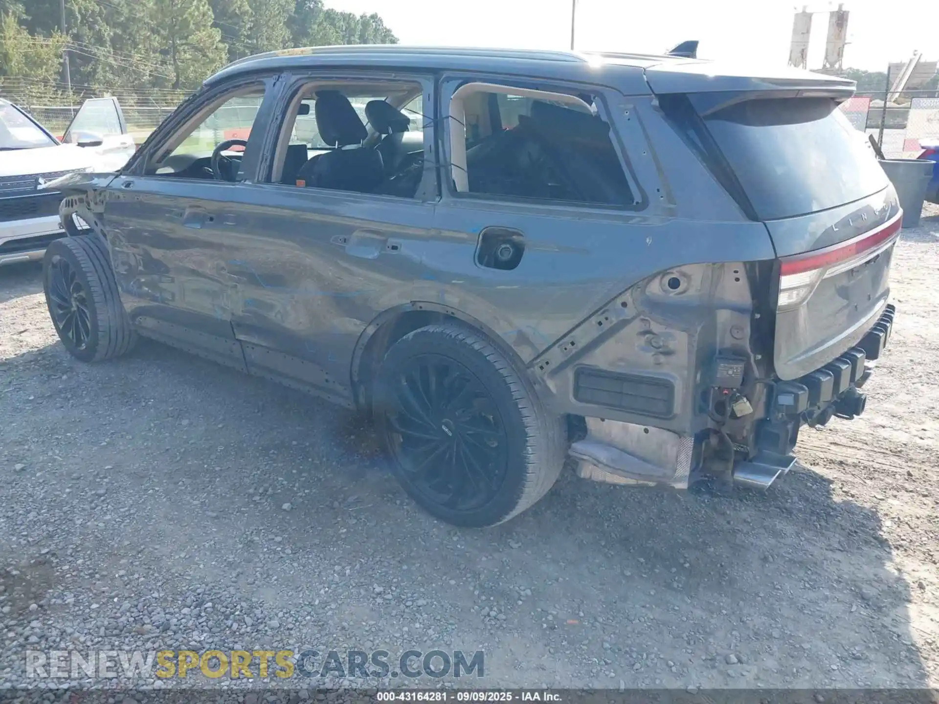 3 Photograph of a damaged car 5LM5J7WC3MGL05611 LINCOLN AVIATOR 2021