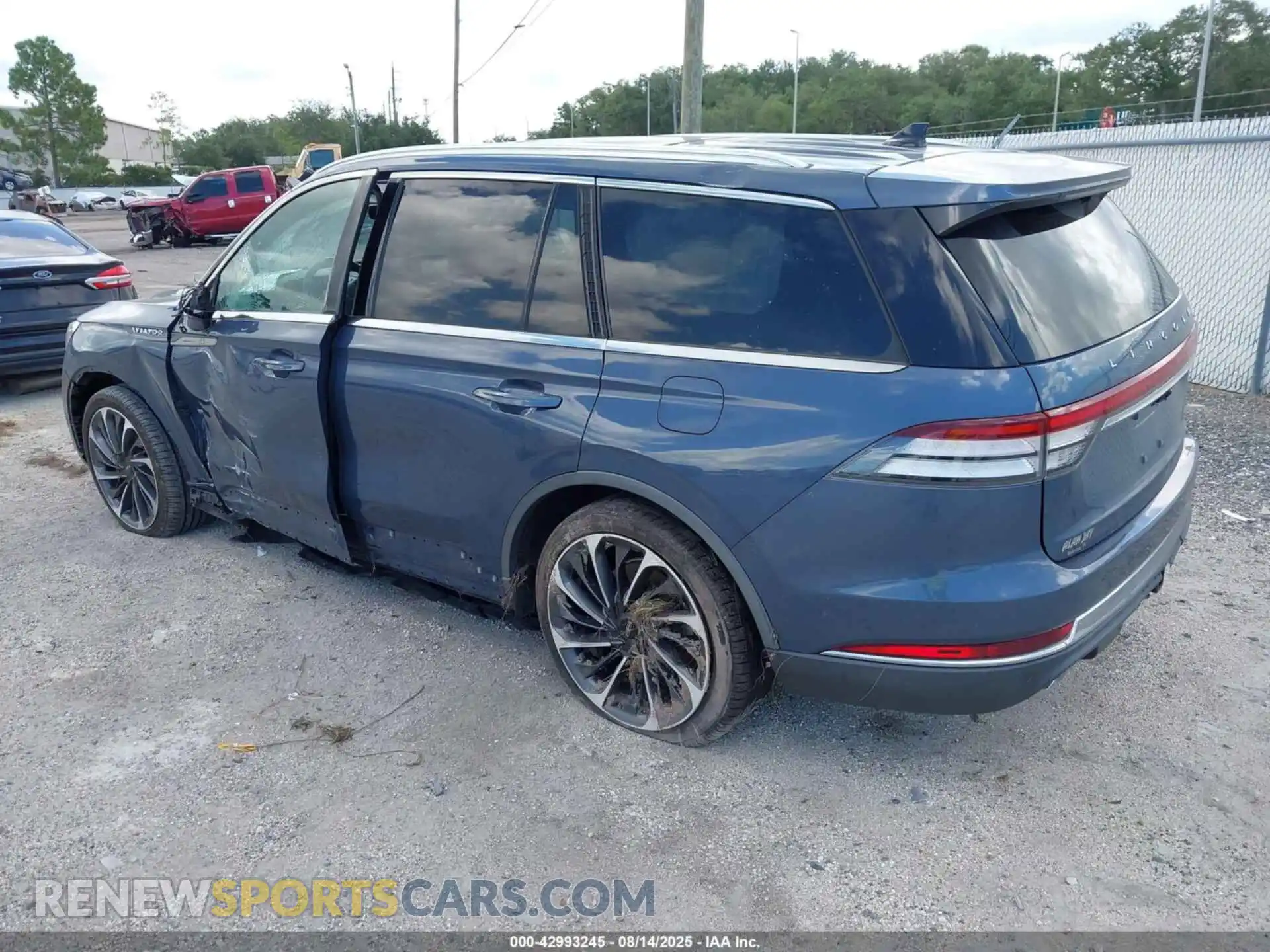3 Photograph of a damaged car 5LM5J7WC7MGL00430 LINCOLN AVIATOR 2021