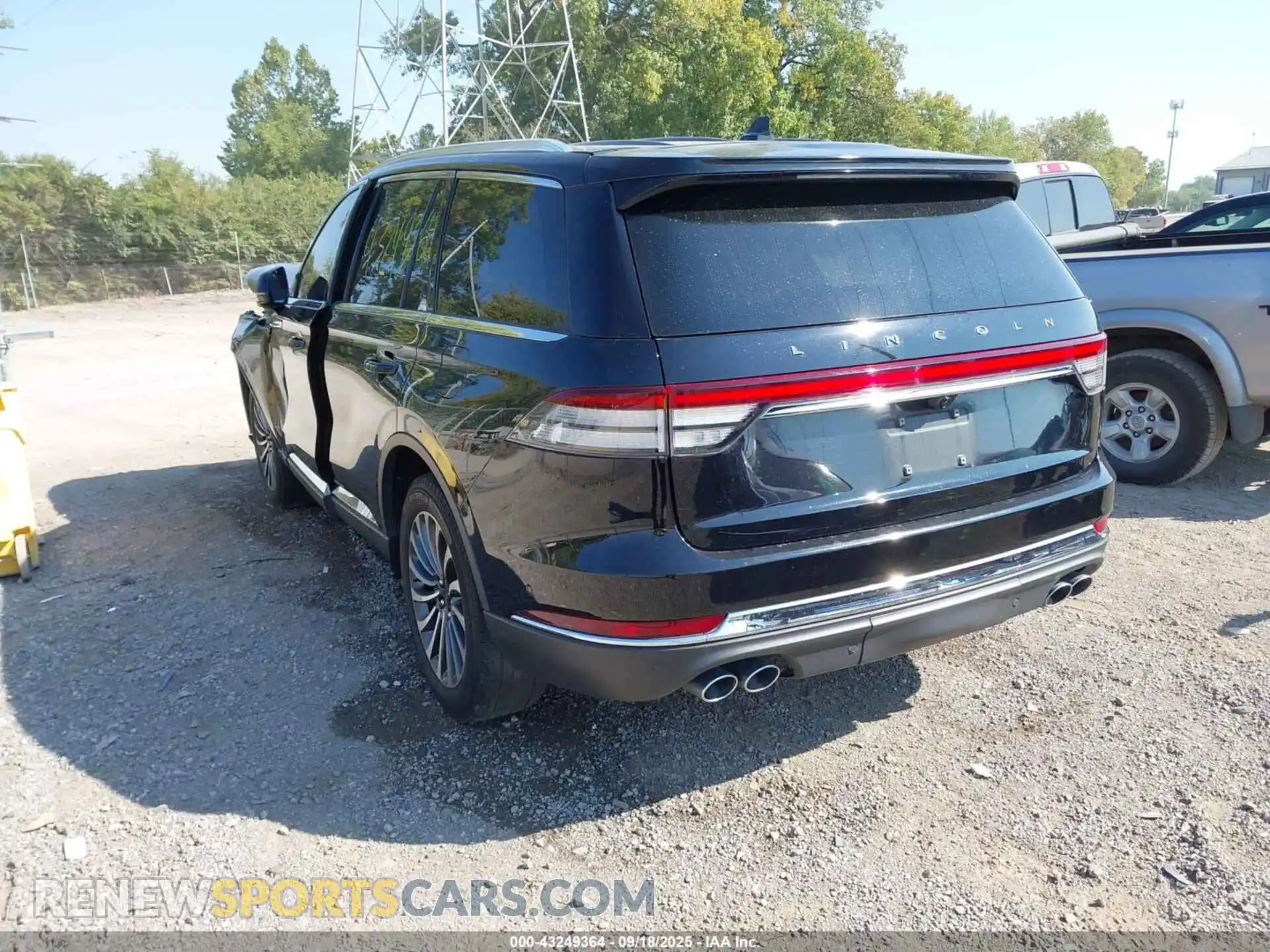 3 Photograph of a damaged car 5LM5J7XC0MGL03782 LINCOLN AVIATOR 2021
