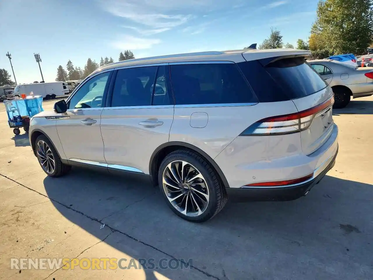 2 Photograph of a damaged car 5LM5J7XC4MGL04479 LINCOLN AVIATOR 2021