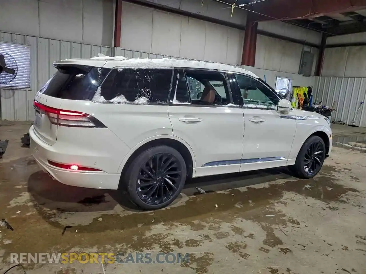 3 Photograph of a damaged car 5LM5J7XC4MGL09245 LINCOLN AVIATOR 2021