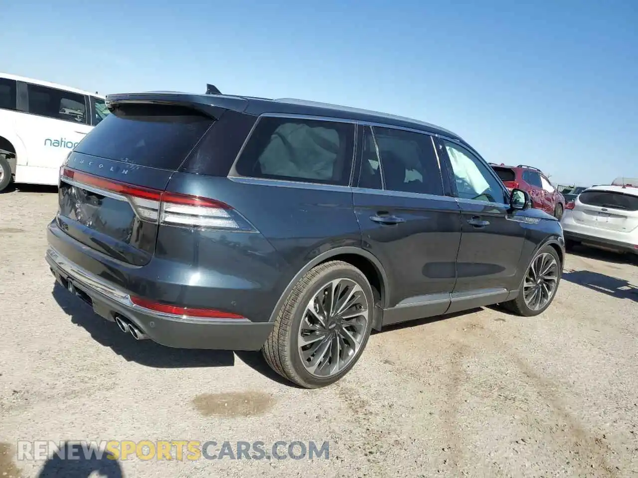 3 Photograph of a damaged car 5LM5J7XC7MGL03813 LINCOLN AVIATOR 2021