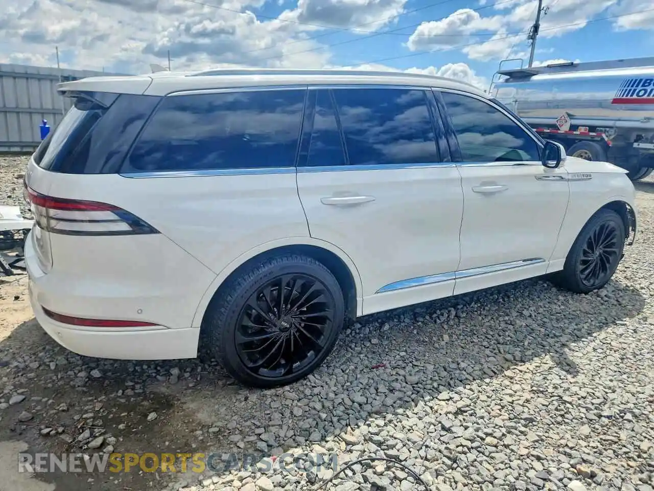 3 Photograph of a damaged car 5LM5J7XC9MGL06664 LINCOLN AVIATOR 2021