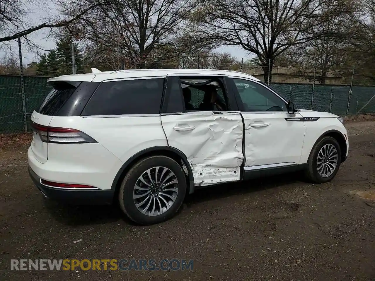 3 Photograph of a damaged car 5LM5J7XC9MGL18474 LINCOLN AVIATOR 2021