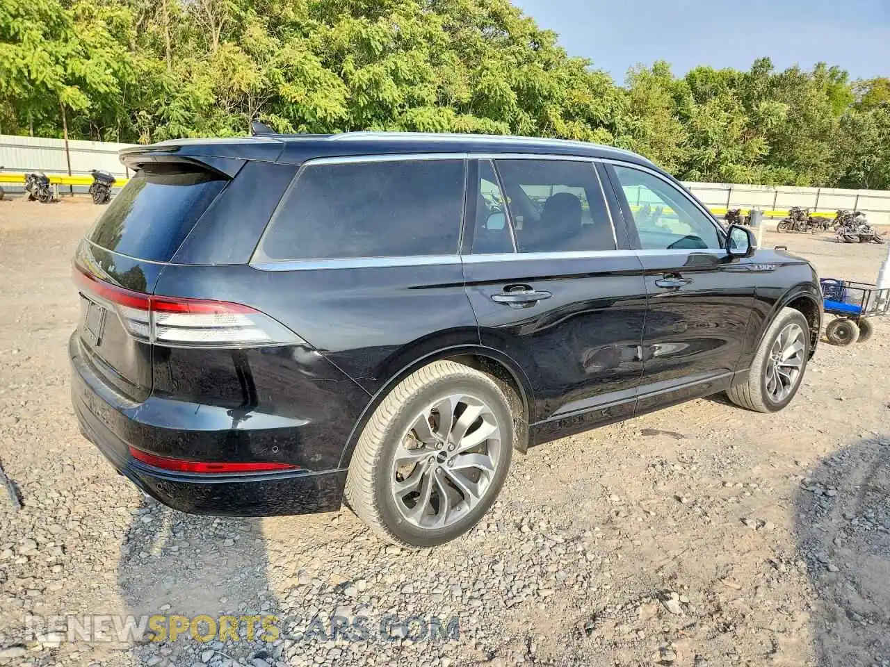 3 Photograph of a damaged car 5LMYJ8XYXMNL01029 LINCOLN AVIATOR 2021