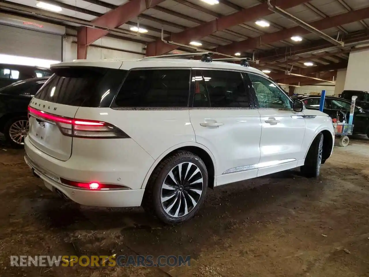 3 Photograph of a damaged car 5LMYJ9YY5MNL00858 LINCOLN AVIATOR 2021
