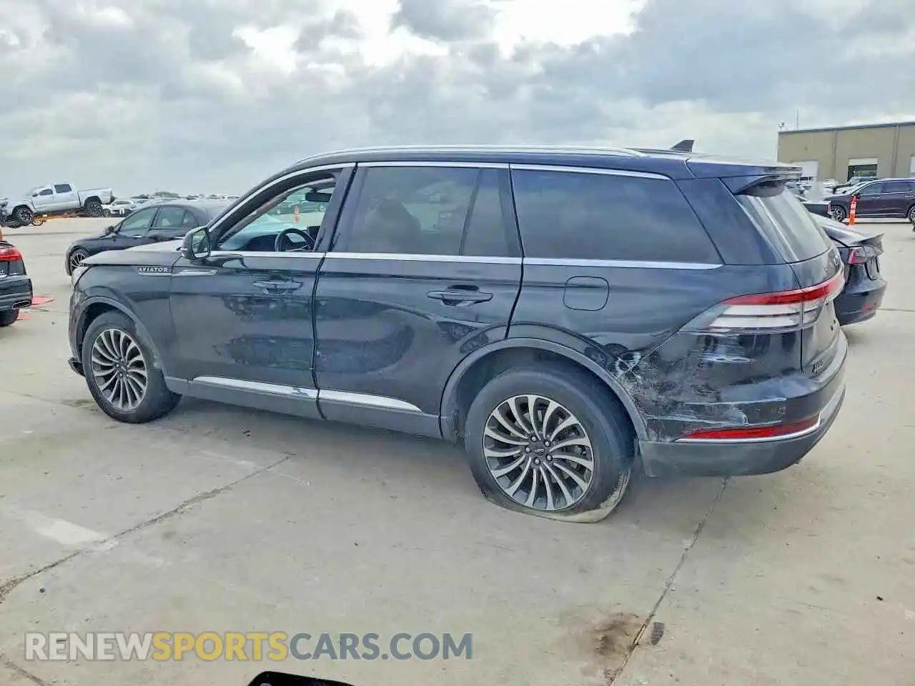 2 Photograph of a damaged car 5LM5J6XC8NGL11270 LINCOLN AVIATOR 2022