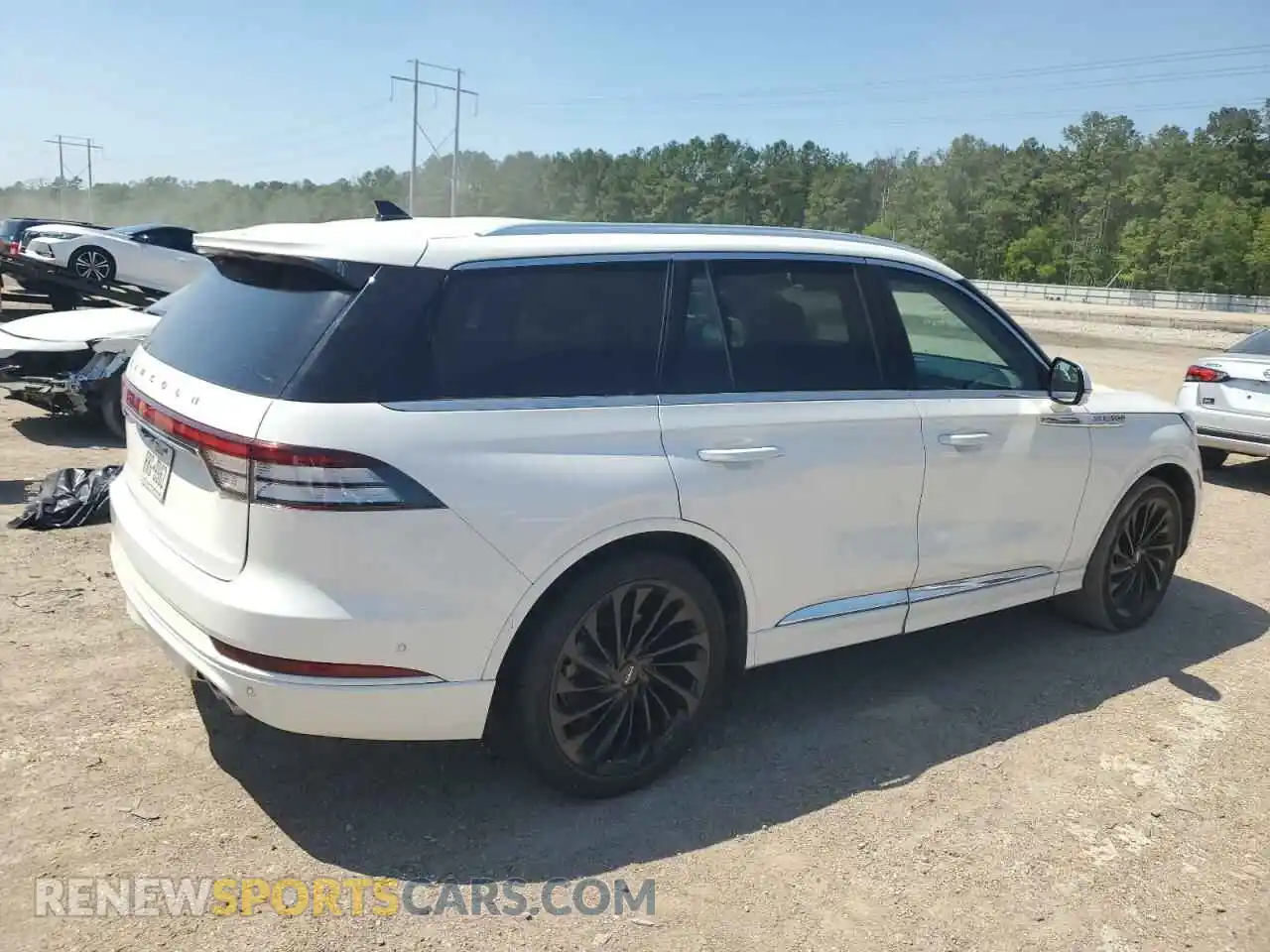 3 Photograph of a damaged car 5LM5J7WC4NGL05635 LINCOLN AVIATOR 2022