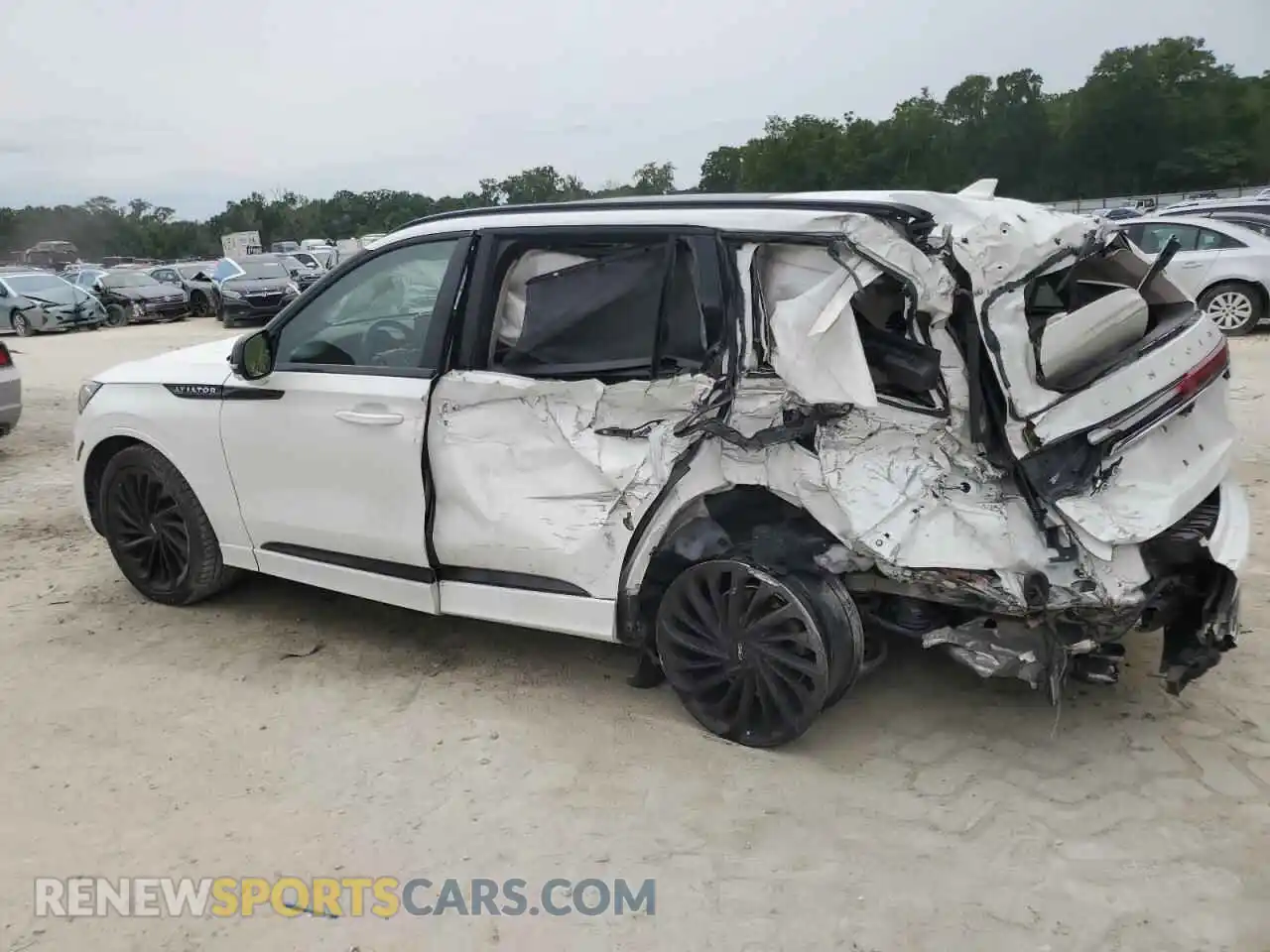 2 Photograph of a damaged car 5LM5J7WC5NGL18698 LINCOLN AVIATOR 2022