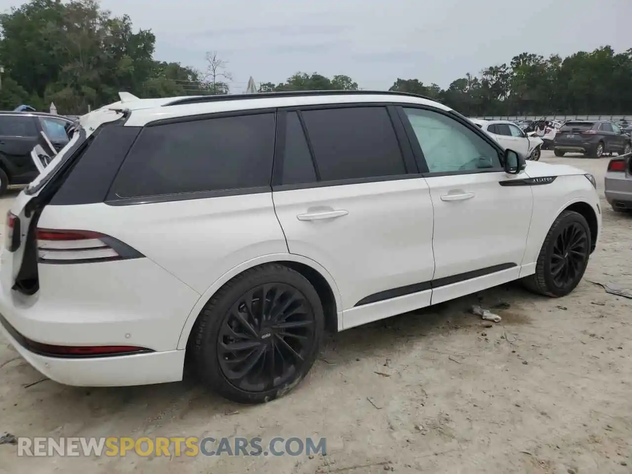 3 Photograph of a damaged car 5LM5J7WC5NGL18698 LINCOLN AVIATOR 2022