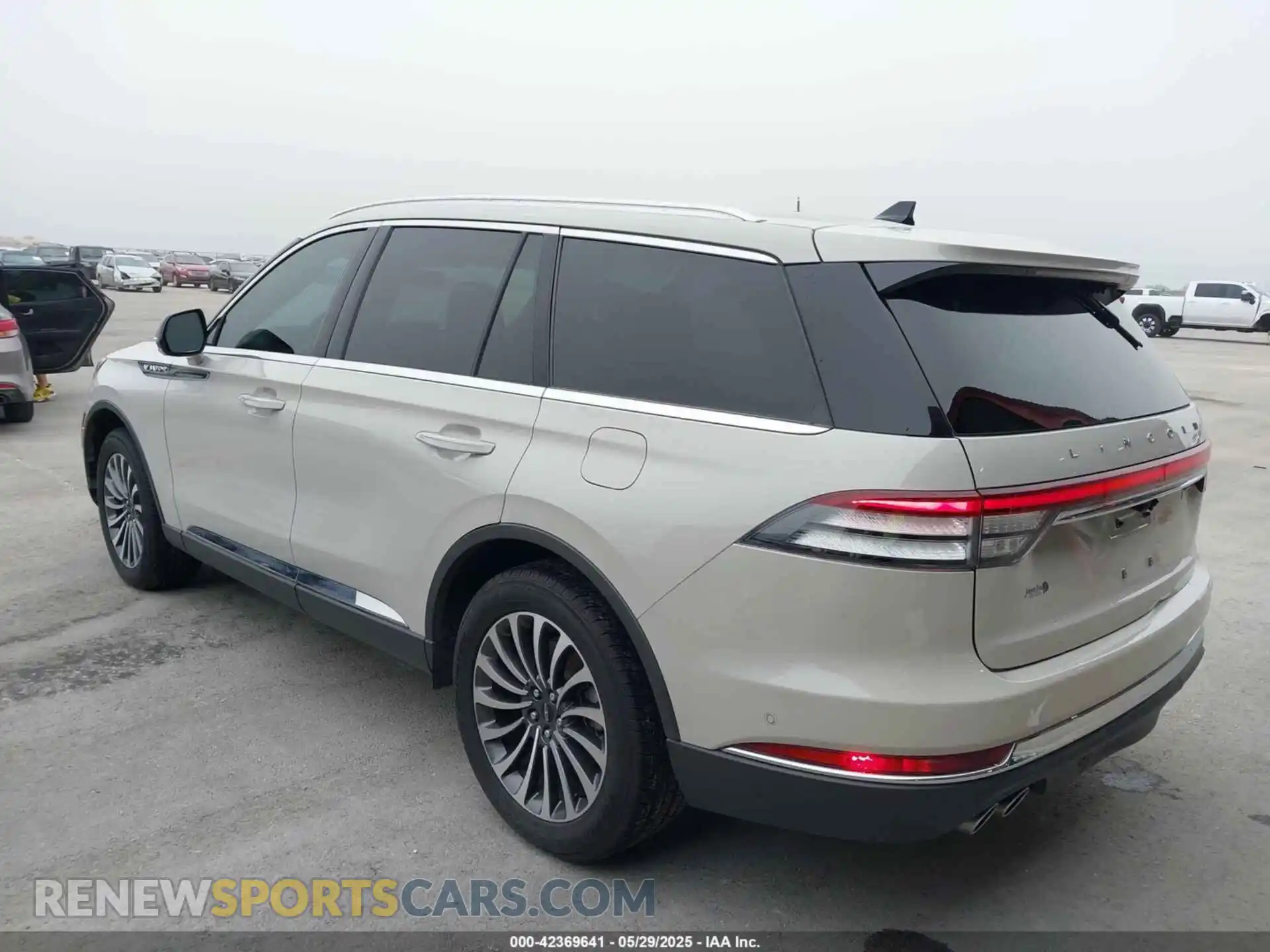 3 Photograph of a damaged car 5LM5J7WC9NGL01600 LINCOLN AVIATOR 2022
