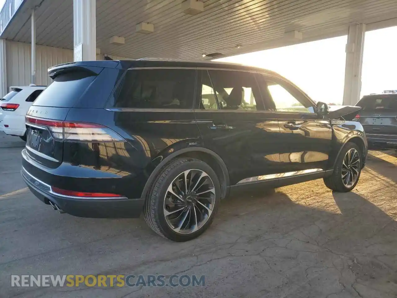 3 Photograph of a damaged car 5LM5J7XC2NGL06040 LINCOLN AVIATOR 2022