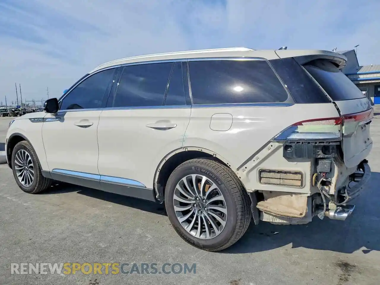2 Photograph of a damaged car 5LM5J7XC5NGL18392 LINCOLN AVIATOR 2022