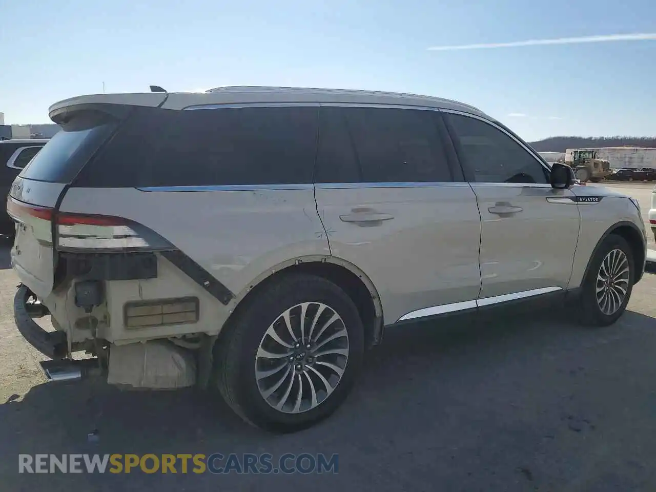 3 Photograph of a damaged car 5LM5J7XC5NGL18392 LINCOLN AVIATOR 2022