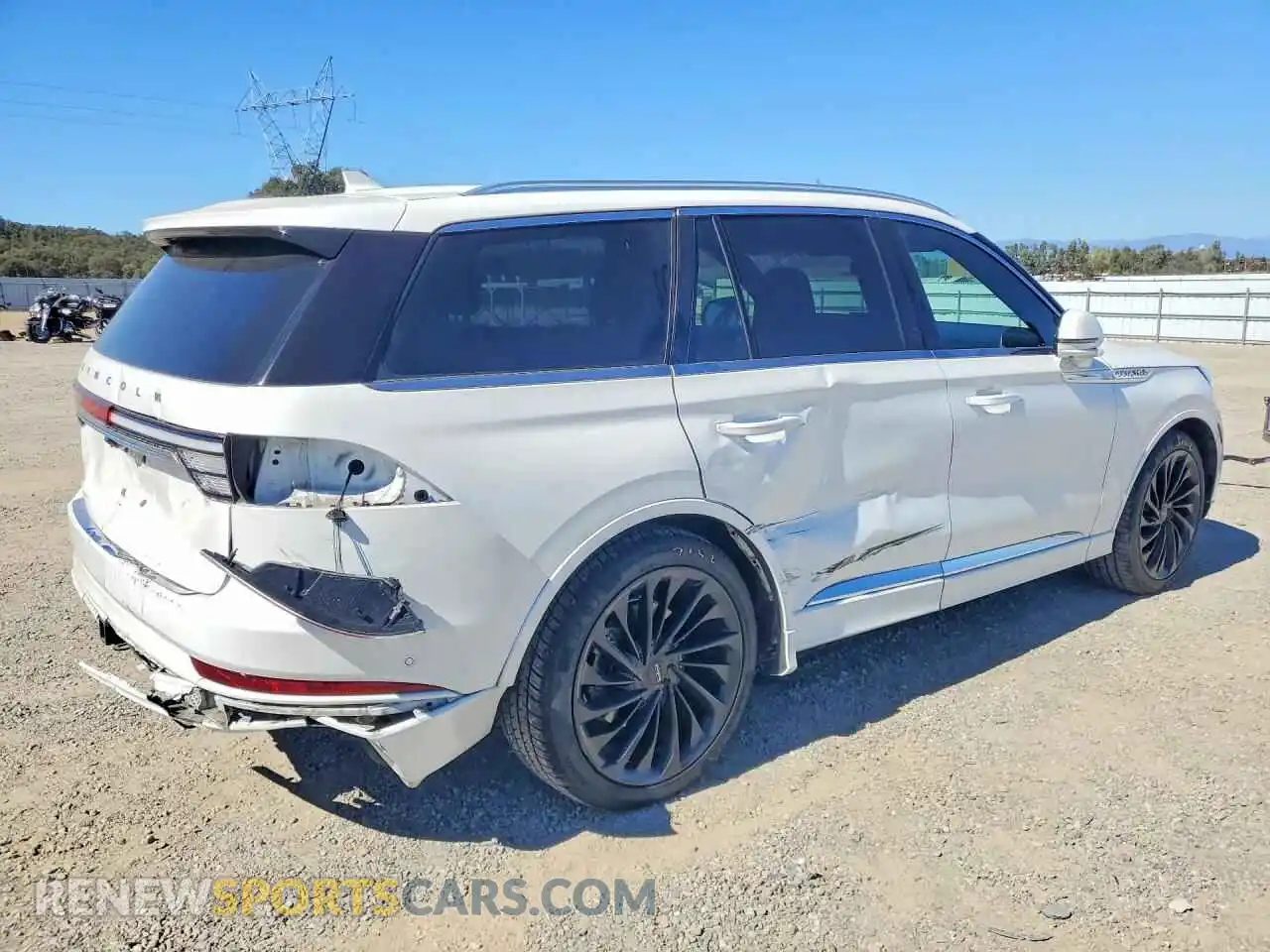 3 Photograph of a damaged car 5LM5J7XCXNGL03211 LINCOLN AVIATOR 2022