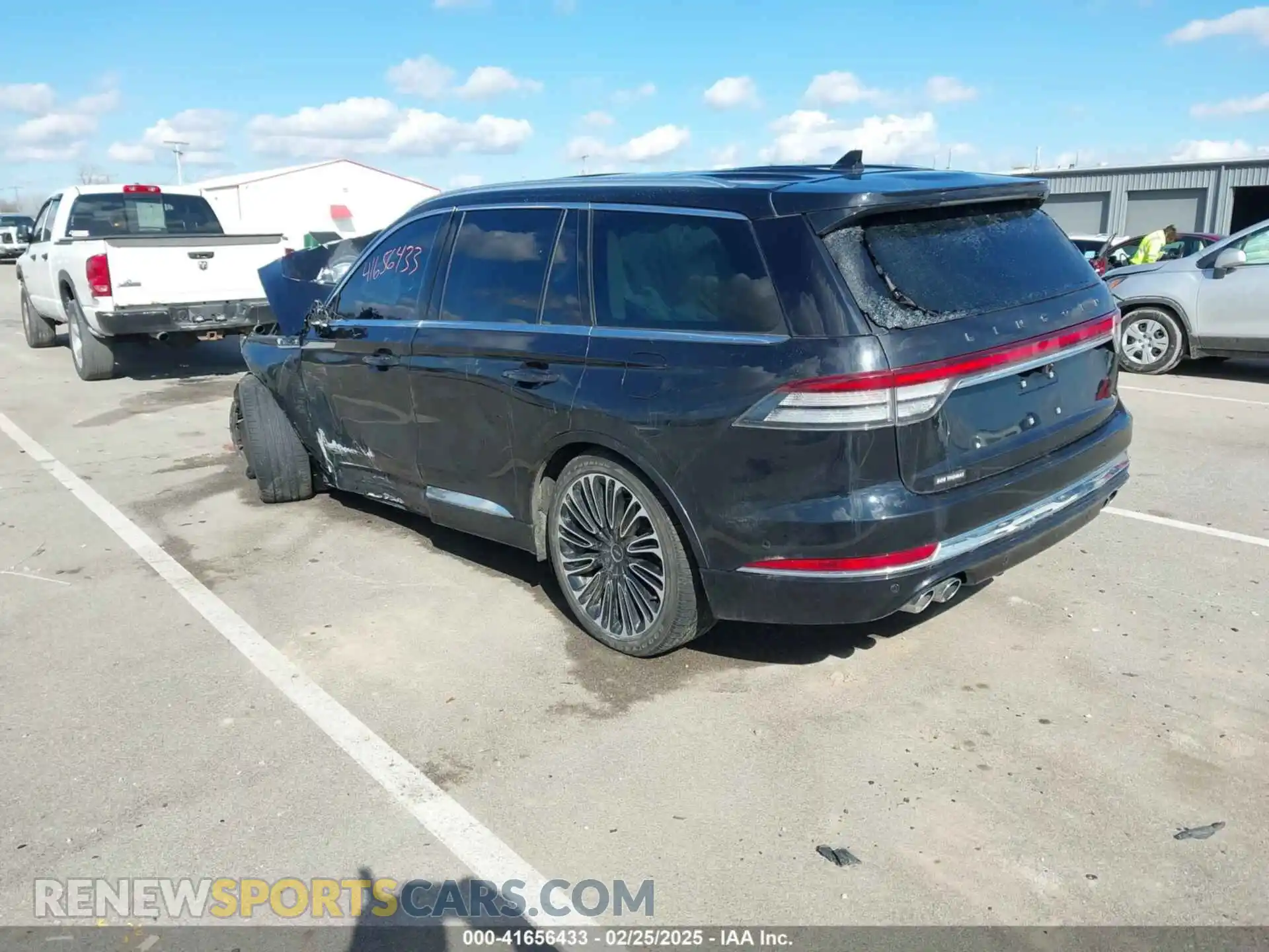 3 Photograph of a damaged car 5LM5J9XC0NGL04007 LINCOLN AVIATOR 2022