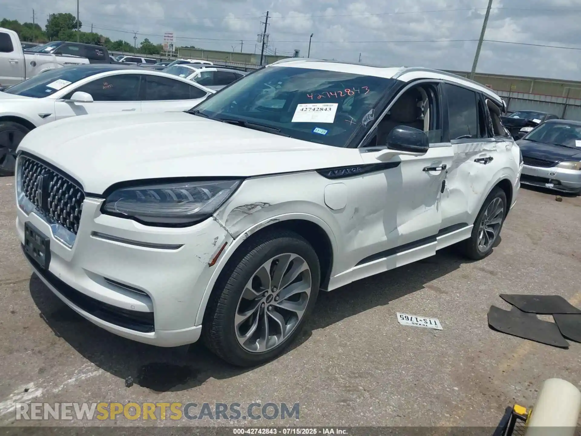 2 fotografías del automóvil dañado 5LMYJ8XY2PNL02132 LINCOLN AVIATOR 2023
