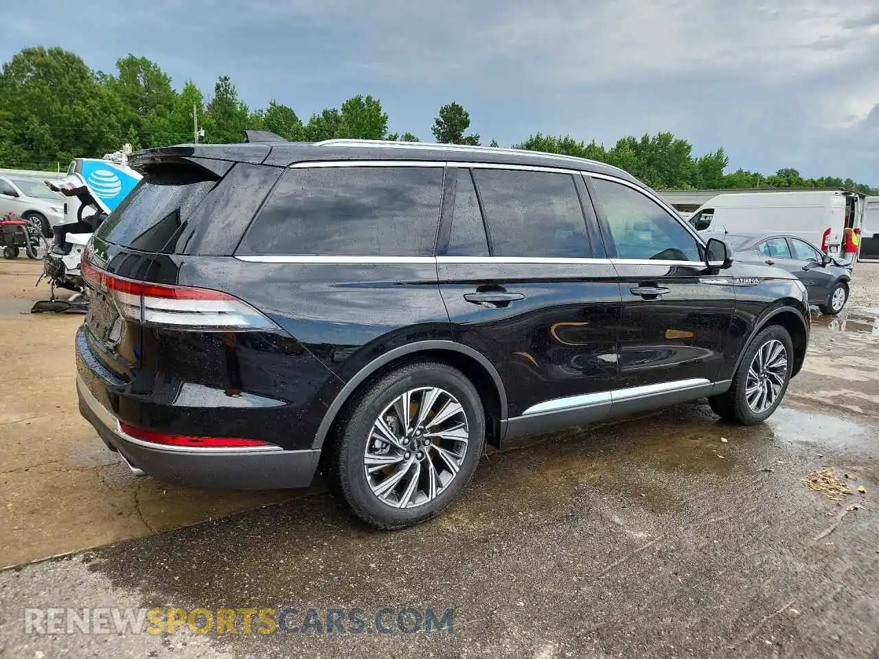 3 Photograph of a damaged car 5LM5J6XC6SGL35188 LINCOLN AVIATOR 2025